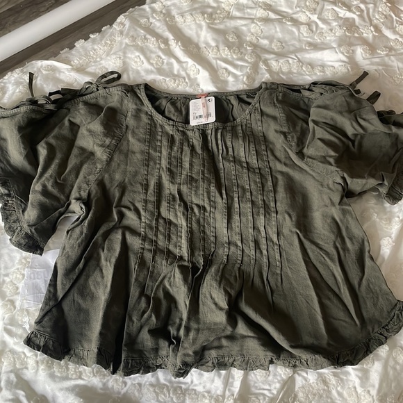 🎄FLASH HOLIDAY SALE!🎄✨NEW!✨Free People Lilia Pintuck Top - Picture 3 of 7